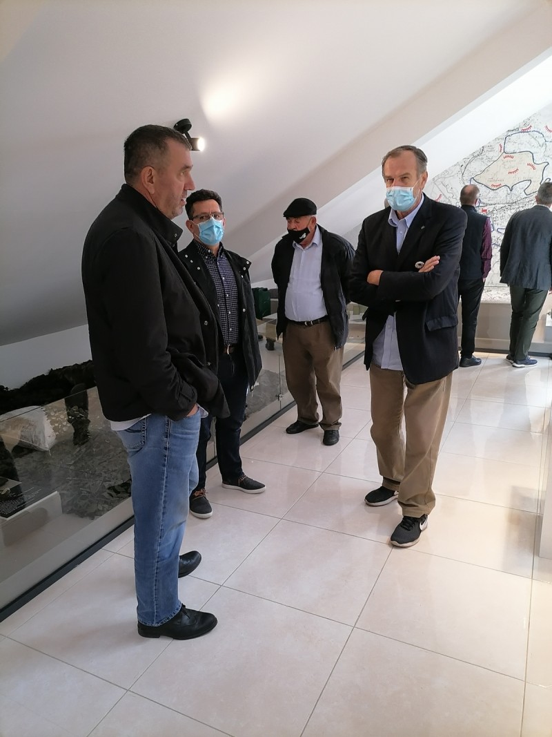 Članovi Udruženja generala Bosne i Hercegovine na brdu Žuč5